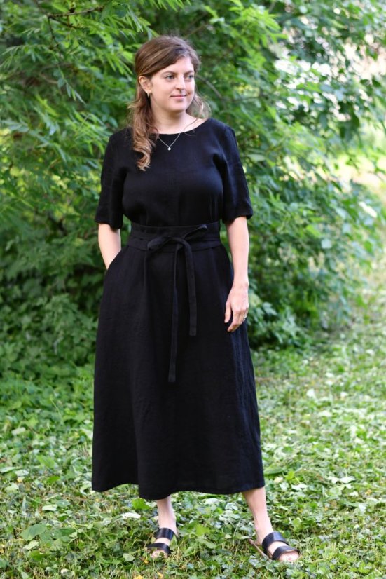 Dlouhé lněné šaty s rukávem a kapsami - černé