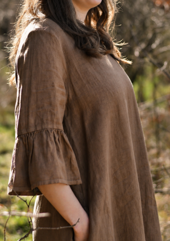 Women's linen dress with ruffle sleeves