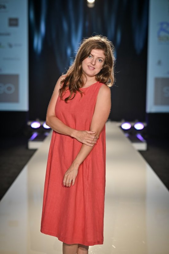 Ärmelloses Damenkleid aus Leinen - Größe: 50