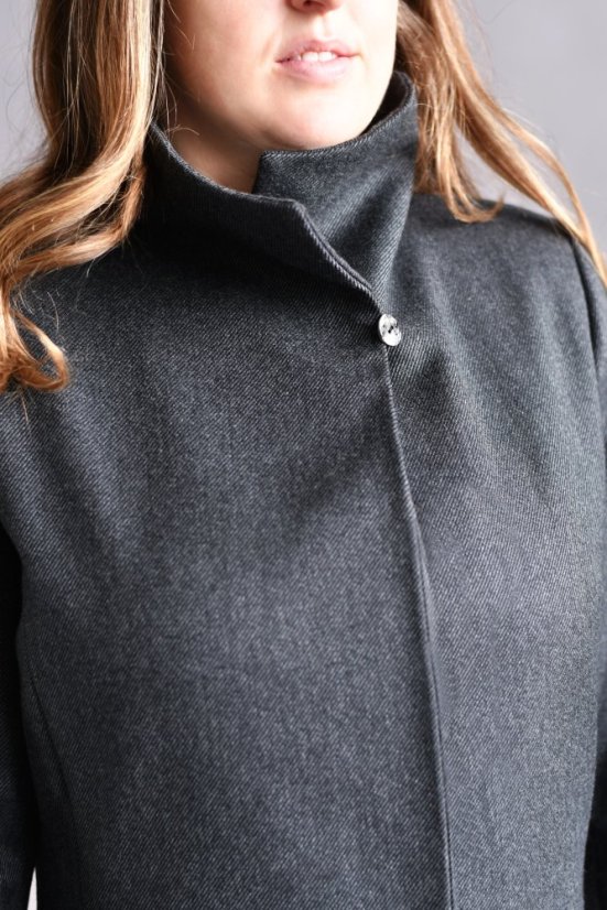 Dámský luxusní kabát ze 100 % vlny se skrytým zapínáním– tmavě šedý