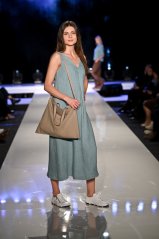 Women's long sleeveless linen dress