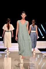 Langes ärmelloses Leinenkleid für Damen