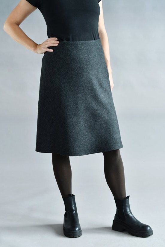 Knee length woolen skirt - Size: 36