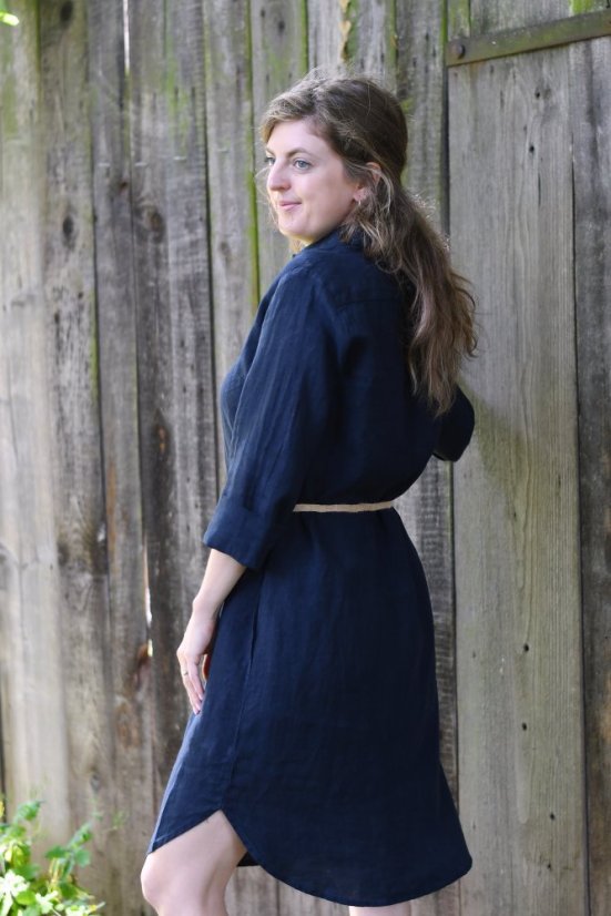 Lněné košilové šaty s páskem - navy modré