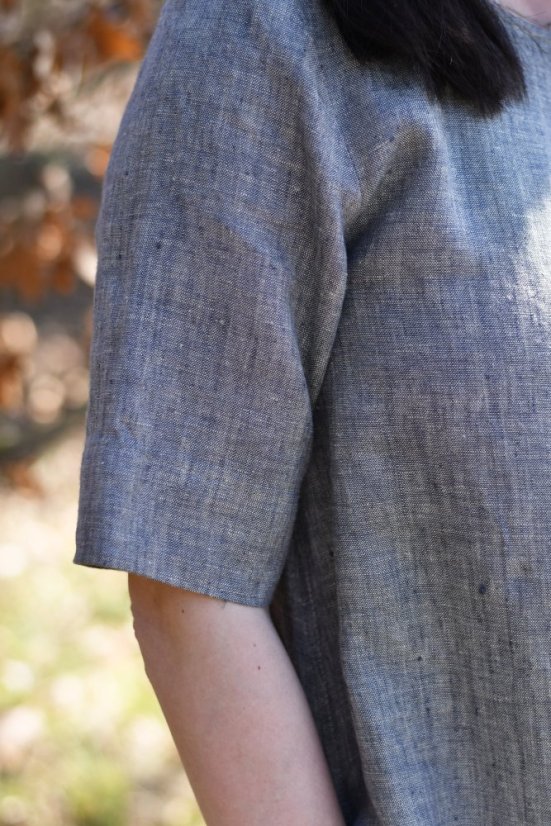 Langes Leinenkleid für Damen mit Ärmeln