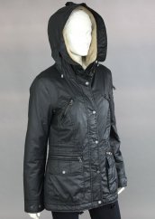 Dámská zateplená parka s kapucí – černá