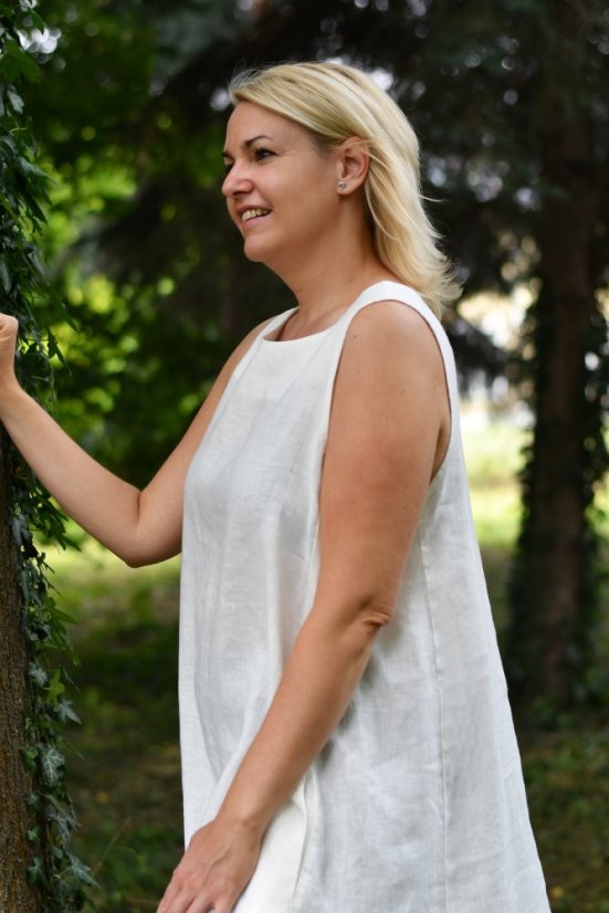 Ärmelloses Damenkleid aus Leinen