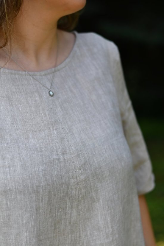 Dlouhé lněné šaty s rukávem a kapsami - přírodní melanž