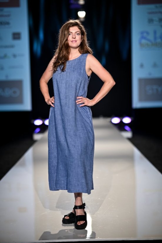 Ärmelloses Damenkleid aus Leinen - Größe: 50