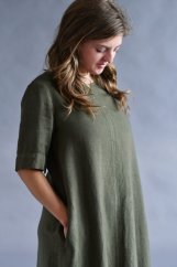 Dlouhé lněné šaty s rukávem a kapsami - khaki