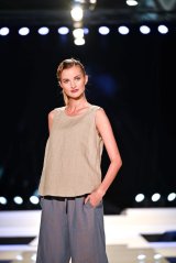 Women's sleeveless linen top