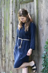 Damen-Hemdblusenkleid aus Leinen mit Krawatte