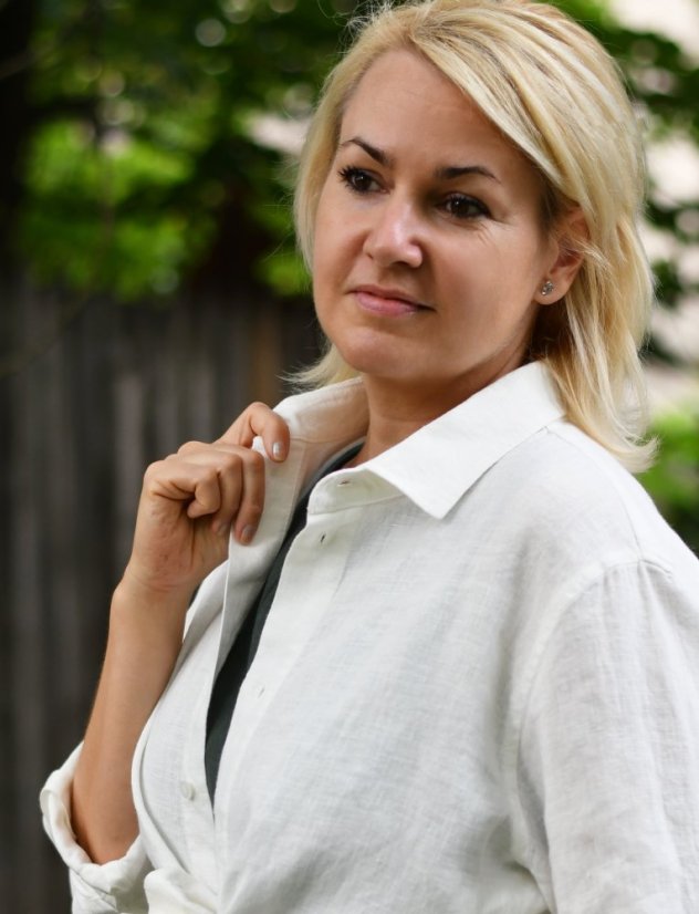 Pololněná oversized košile s dlouhým rukávem - bílá