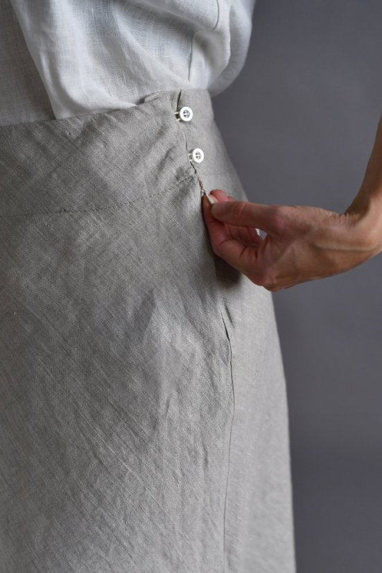 Knee length linen skirt - Size: 36