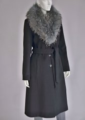 Women's woolen coat with real fur